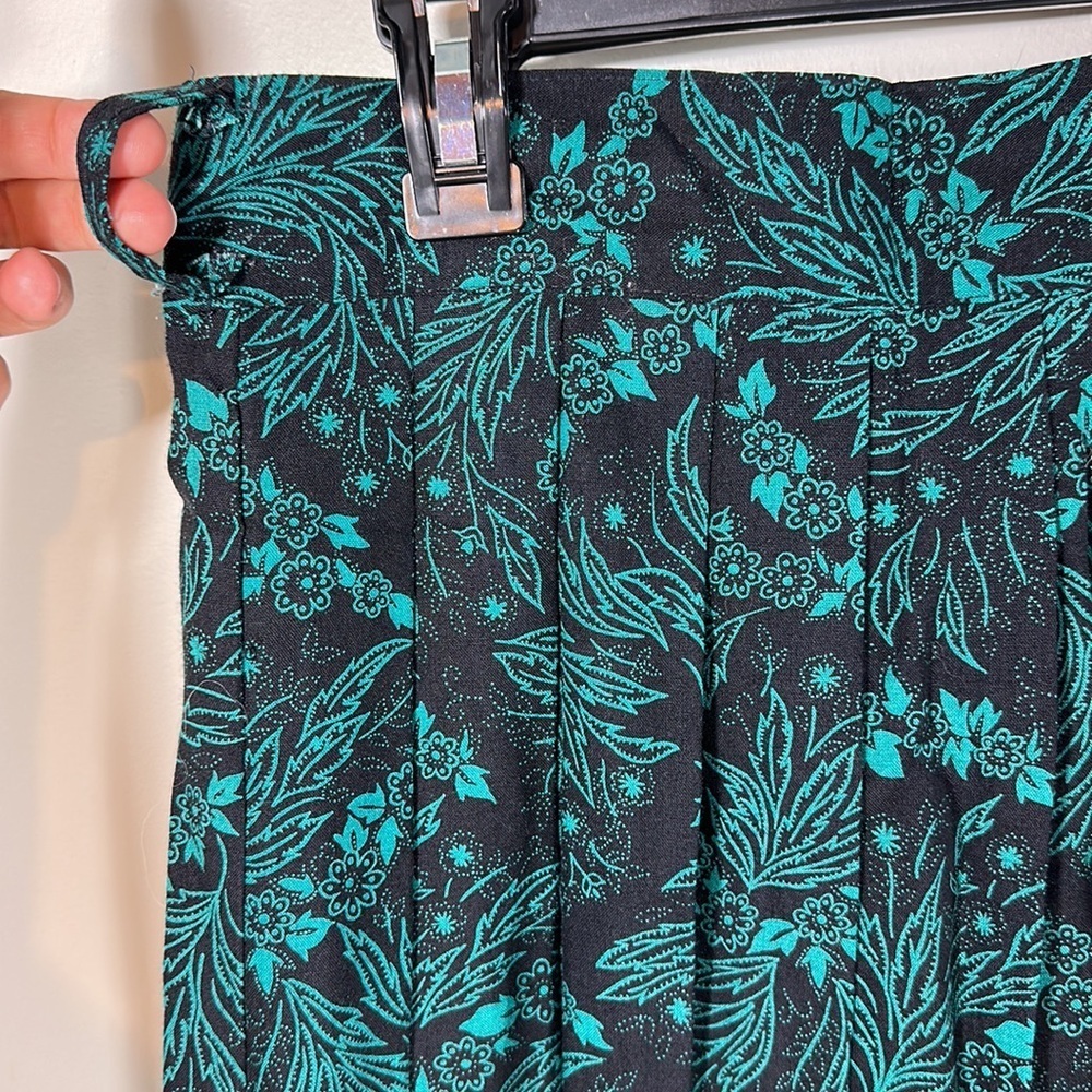 Synari Woman's size 9/10 Vintage Pleated black Turquoise Paisley Skirt Midi - Picture 4 of 9